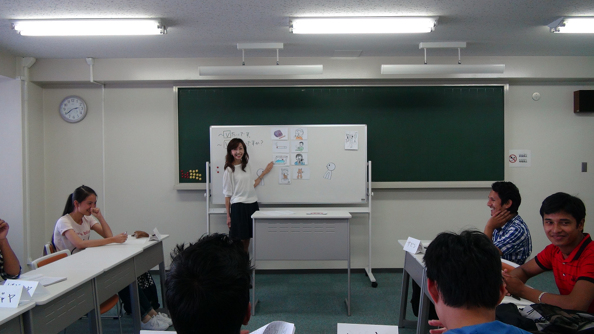 日本語学校で教える
